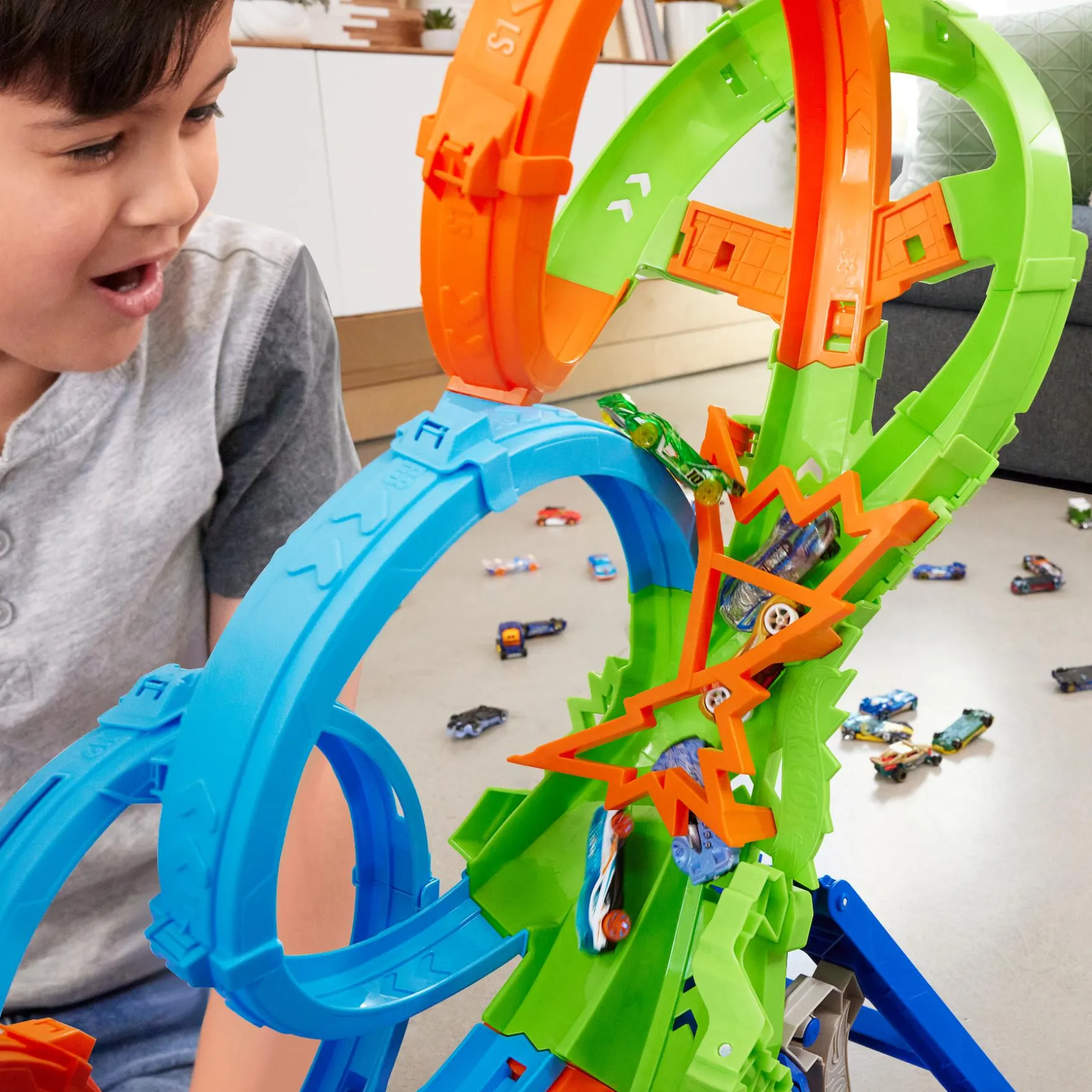 Hot Wheels Action Endless Loop Boosted Set