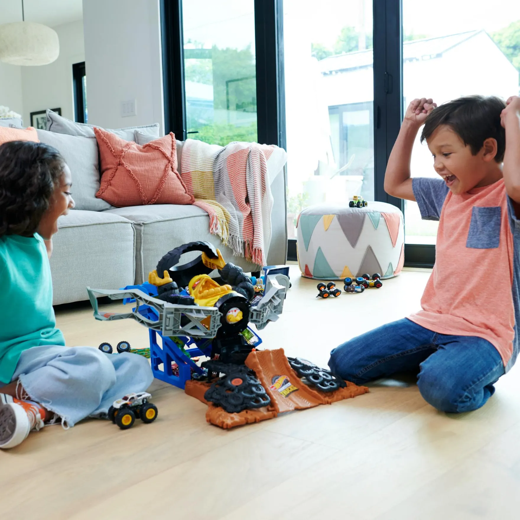 Hot Wheels monstertruck arena smasher takedown