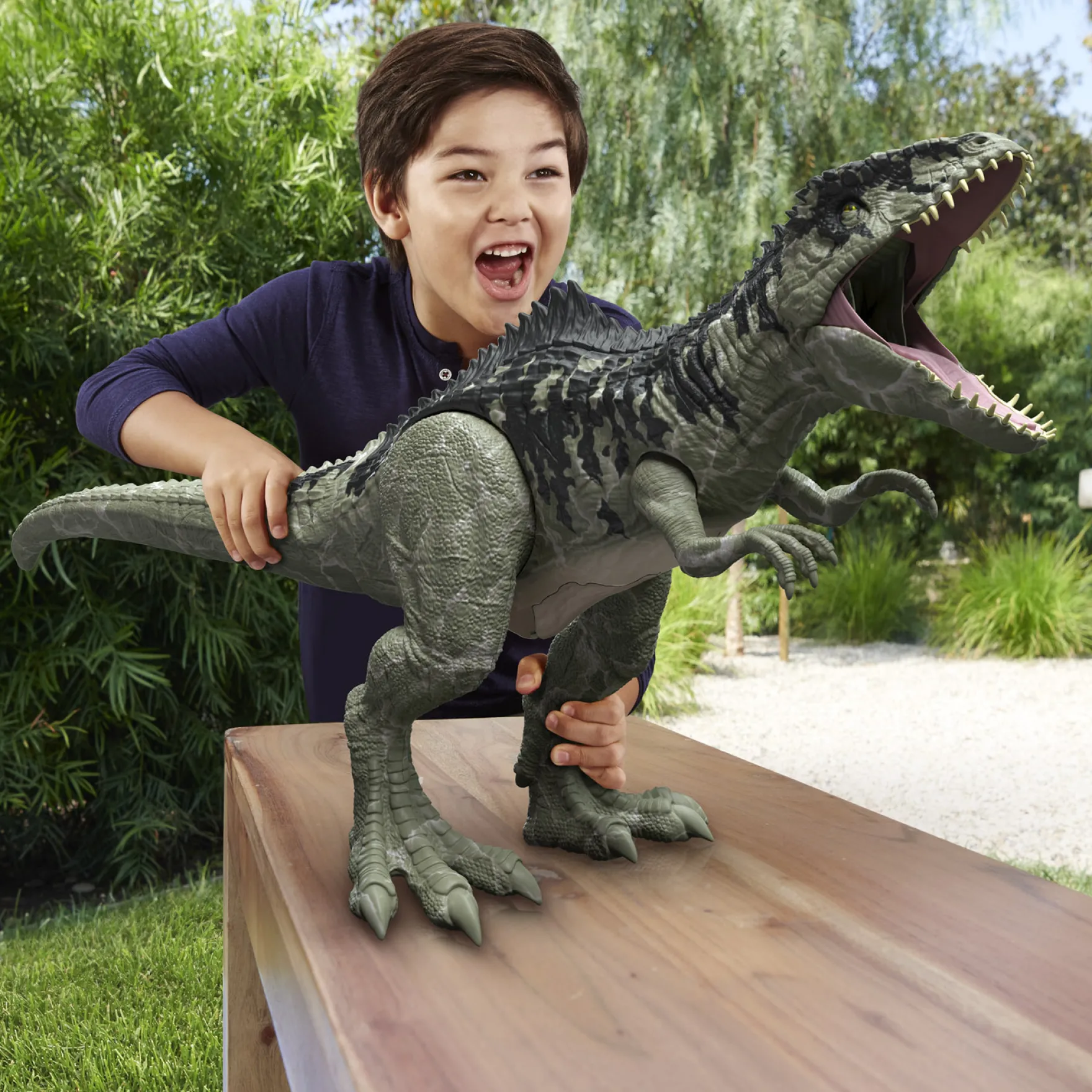 Jurassic World Super Colossal Giant Dino