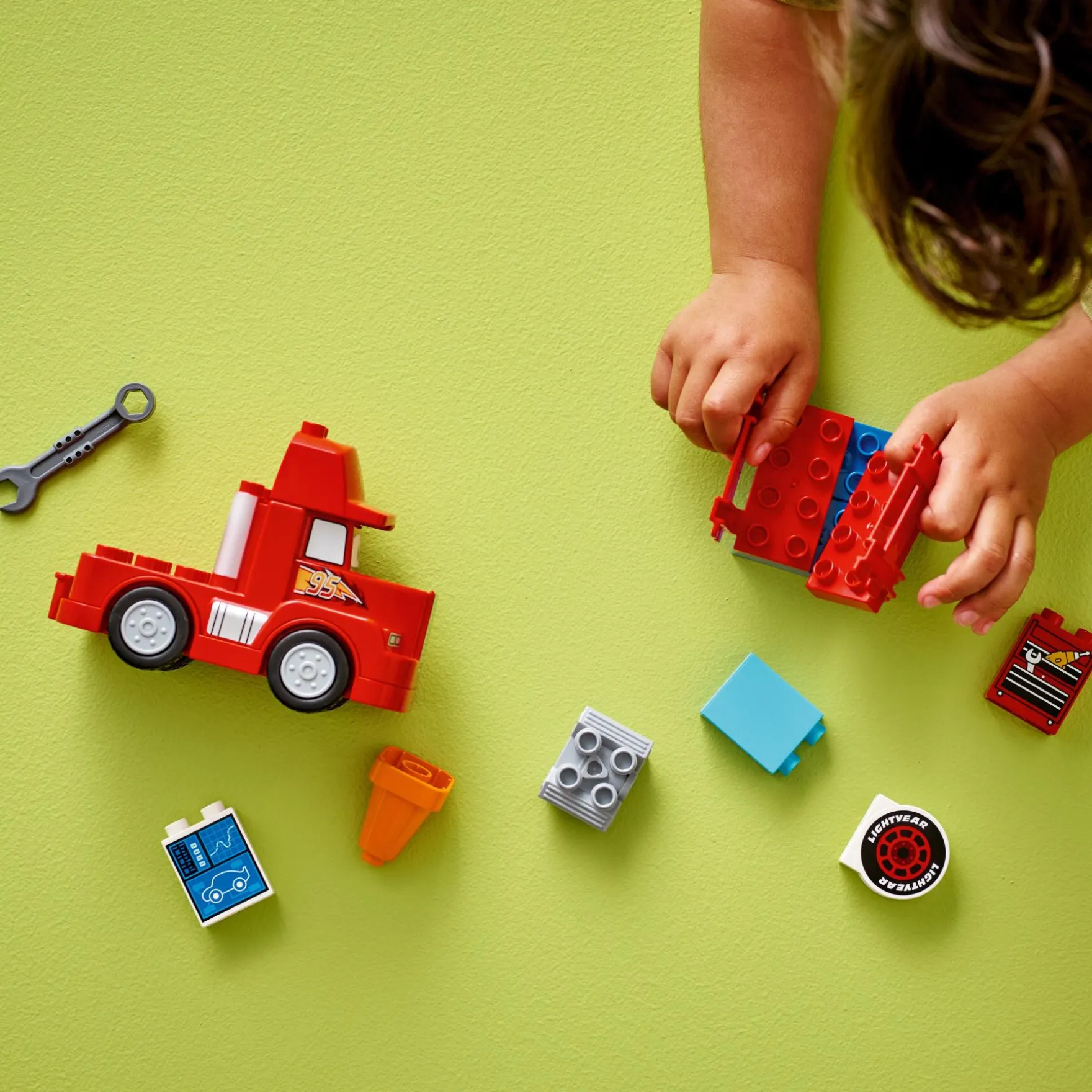 LEGO 10417 Disney Mack Bij De Race