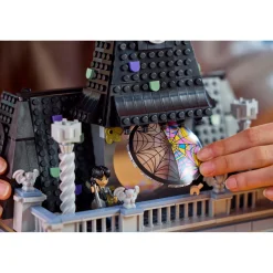 LEGO 76781 Wednesday en Enids kamer