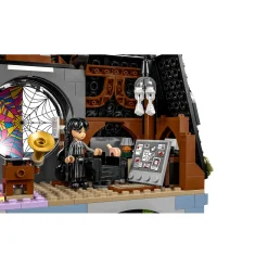 LEGO 76781 Wednesday en Enids kamer