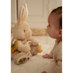 Little Dutch activiteitenknuffel baby bunny