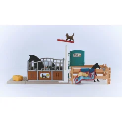 Schleich 42611 Horse Box with mare and foal