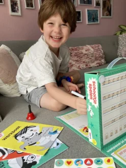 Schooltje Spelen Met Schoolbel Zwijsen