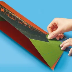 SES papieren vliegtuigjes lanceren