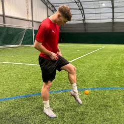 Smart ball kick tracker hooghouden